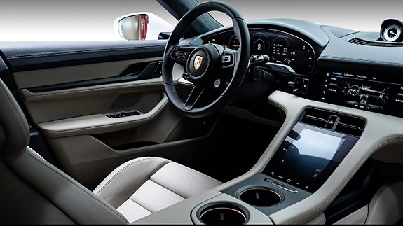 Porsche Taycan Cross Turismo 2 of 30