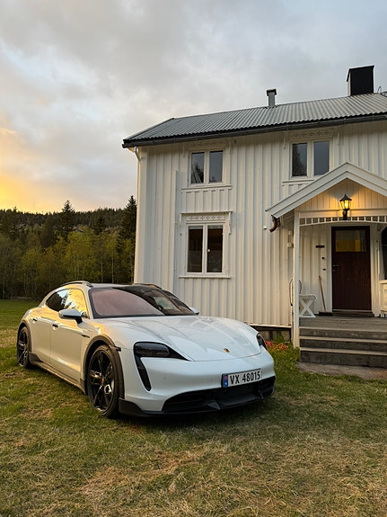 Porsche Taycan Cross Turismo 22 of 30