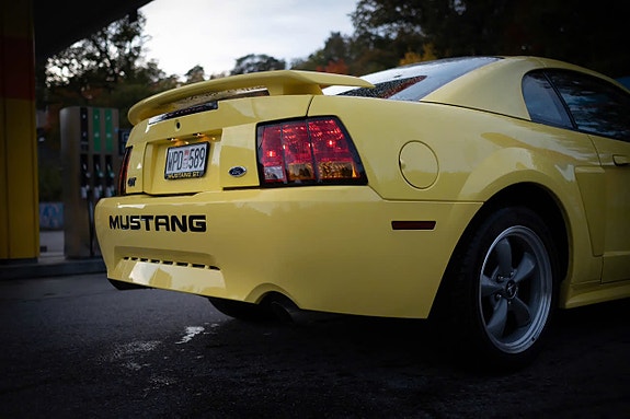 Ford Mustang 4 of 27
