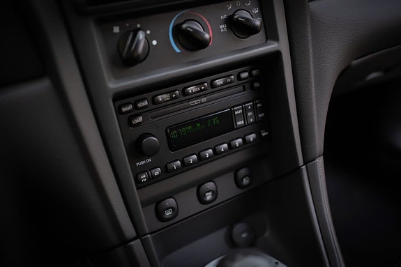 Ford Mustang 24 of 27