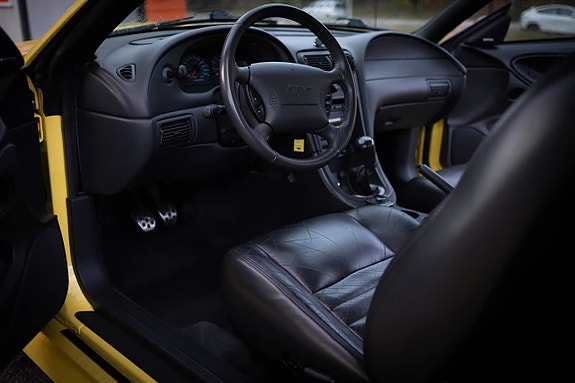 Ford Mustang 17 of 27