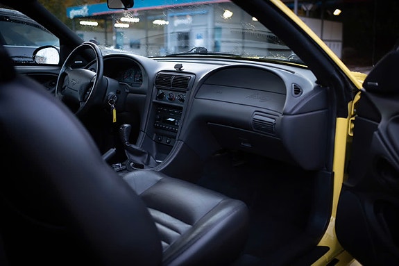 Ford Mustang 16 of 27
