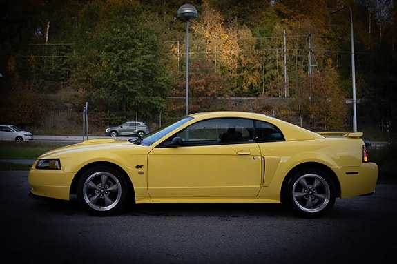 Ford Mustang 2 of 27