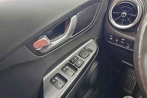 Hyundai Kona 17 of 26