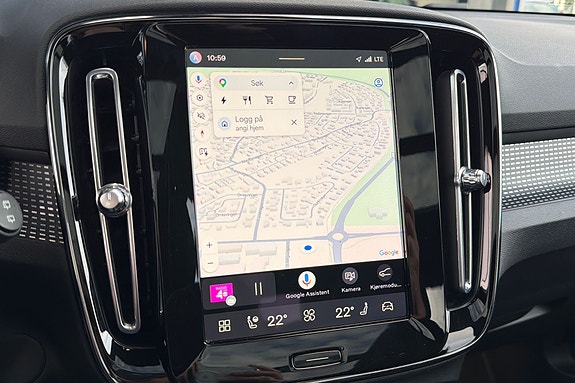Volvo XC40 15 of 28