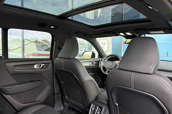 Volvo XC40 12 of 28