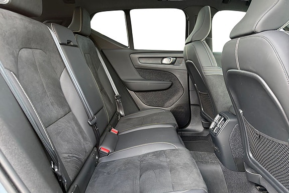 Volvo XC40 13 of 28