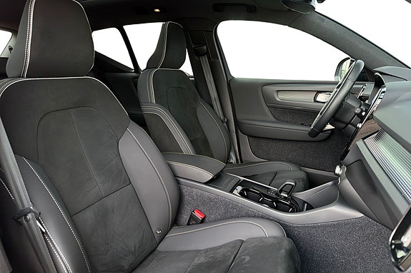 Volvo XC40 11 of 28