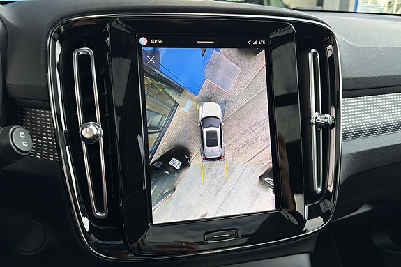 Volvo XC40 16 of 28