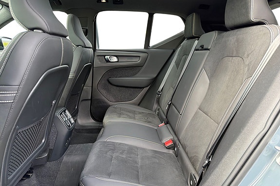 Volvo XC40 14 of 28