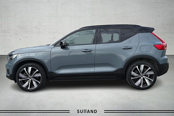 Volvo XC40 3 of 28