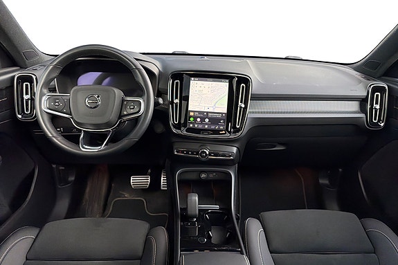 Volvo XC40 9 of 28