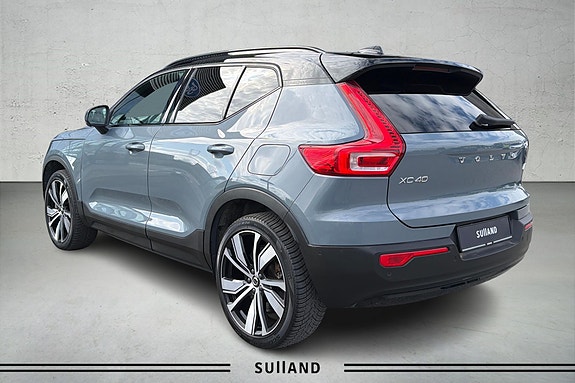 Volvo XC40 8 of 28
