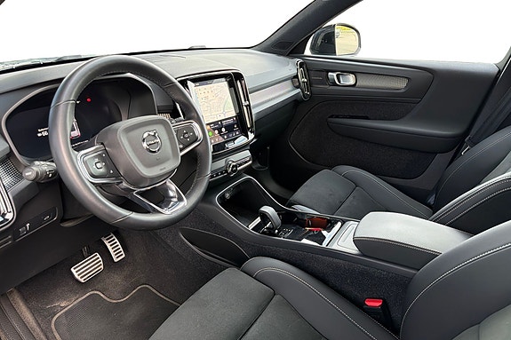 Volvo XC40 10 of 28