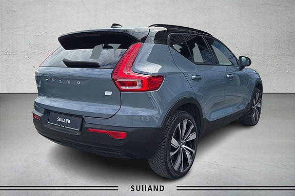 Volvo XC40 6 of 28