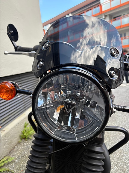 Triumph Bonneville T120 Black Gold Line 22 of 30