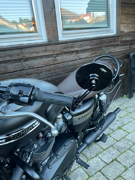 Triumph Bonneville T120 Black Gold Line 13 of 30