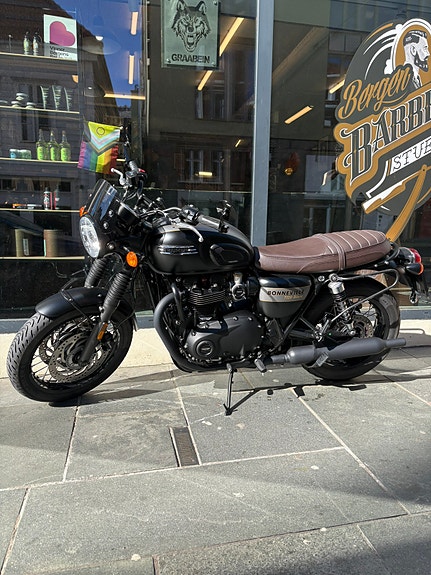 Triumph Bonneville T120 Black Gold Line 5 of 30