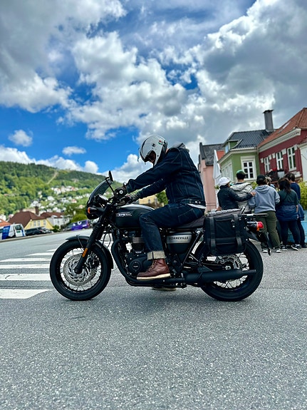 Triumph Bonneville T120 Black Gold Line 3 of 30