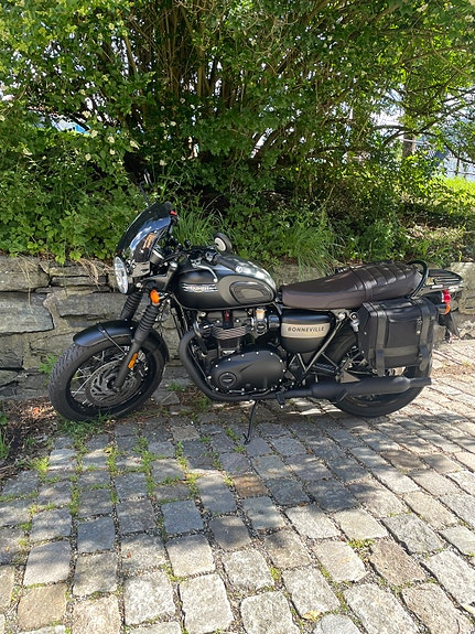 Triumph Bonneville T120 Black Gold Line 6 of 30