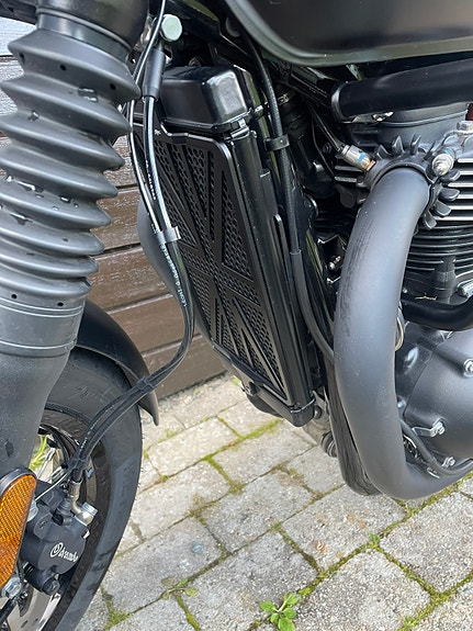 Triumph Bonneville T120 Black Gold Line 20 of 30