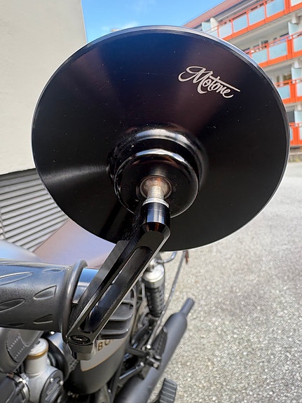 Triumph Bonneville T120 Black Gold Line 21 of 30