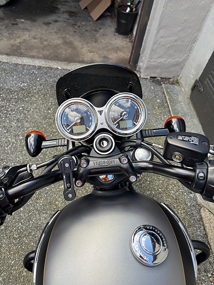 Triumph Bonneville T120 Black Gold Line 18 of 30