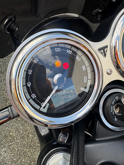 Triumph Bonneville T120 Black Gold Line 19 of 30