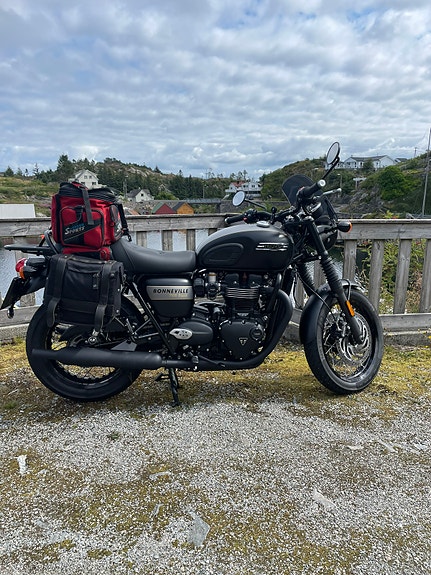Triumph Bonneville T120 Black Gold Line 8 of 30