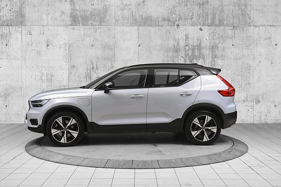 Volvo XC40 3 of 23