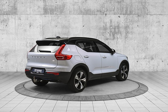 Volvo XC40 5 of 23