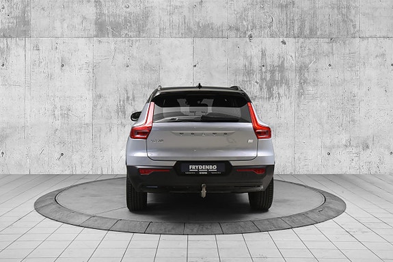 Volvo XC40 8 of 23