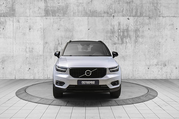 Volvo XC40 7 of 23