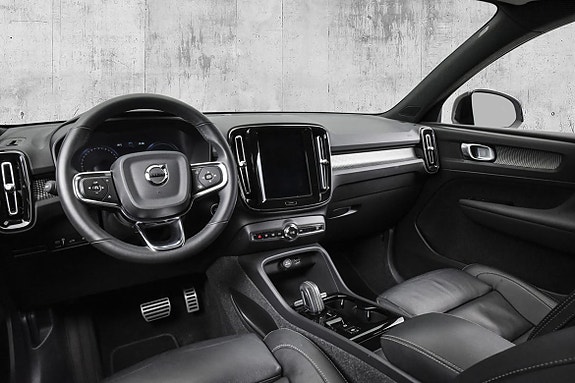 Volvo XC40 10 of 23