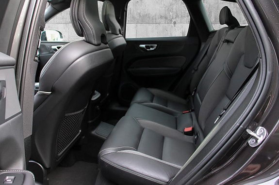 Volvo XC60 13 of 30