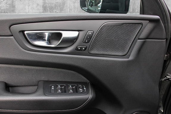 Volvo XC60 12 of 30