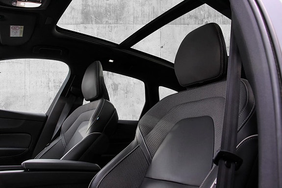 Volvo XC60 11 of 30