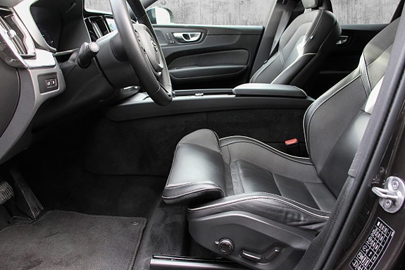 Volvo XC60 10 of 30