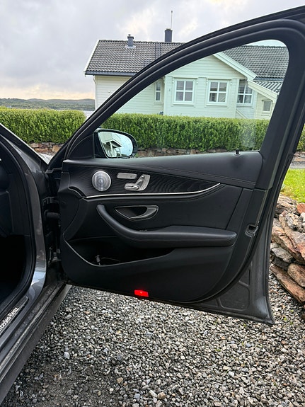 Mercedes-Benz E300 de 14 of 28