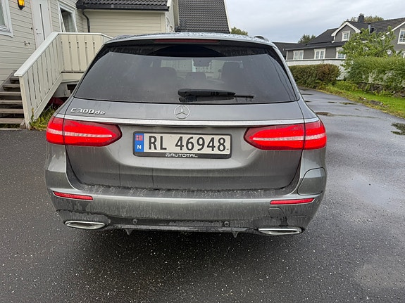 Mercedes-Benz E300 de 4 of 28