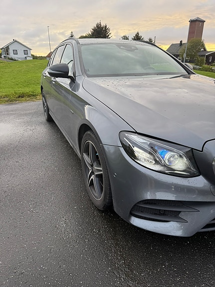 Mercedes-Benz E300 de 2 of 28