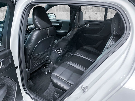 Volvo XC40 9 of 17