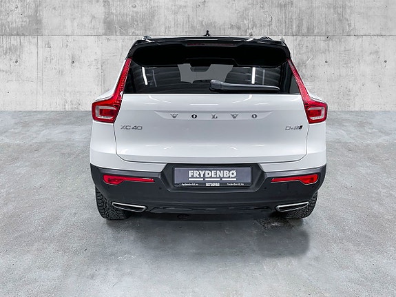 Volvo XC40 5 of 17
