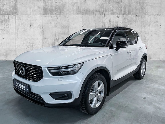 Volvo XC40 3 of 17