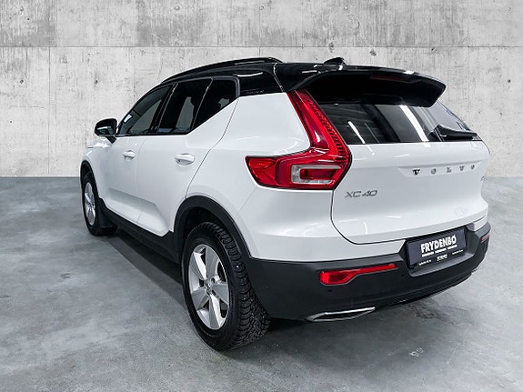 Volvo XC40 6 of 17