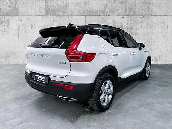 Volvo XC40 4 of 17