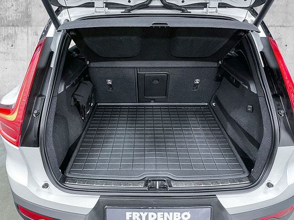 Volvo XC40 10 of 17