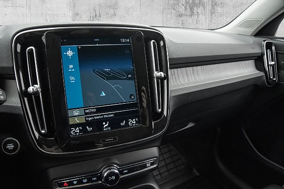 Volvo XC40 15 of 30