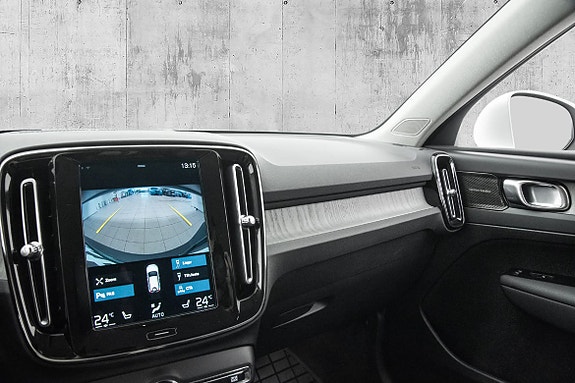 Volvo XC40 17 of 30