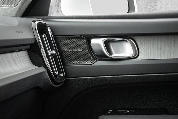 Volvo XC40 19 of 30